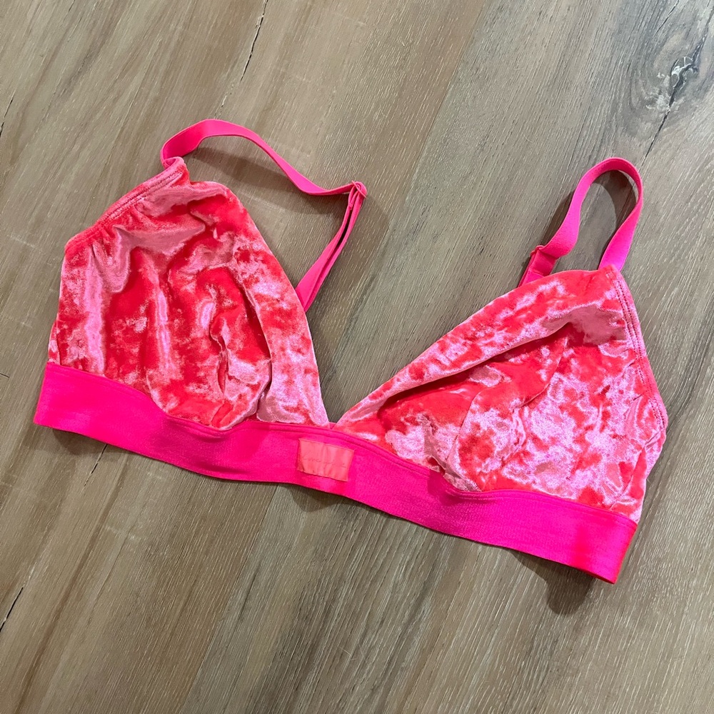 Victoria’s Secret PINK Hot Pink Velvet Triangle Bralette - Picture 3 of 3